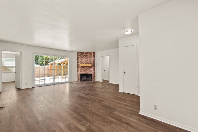 Foto del edificio - 20256 Gilmore St