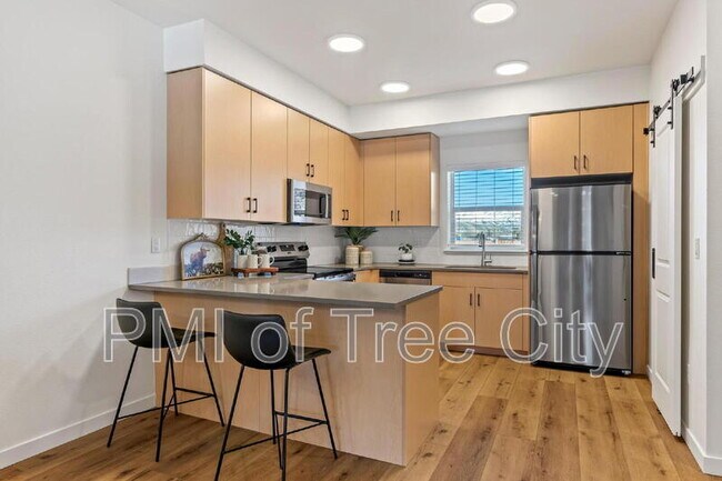 Foto del edificio - 7475 W Swain Ln