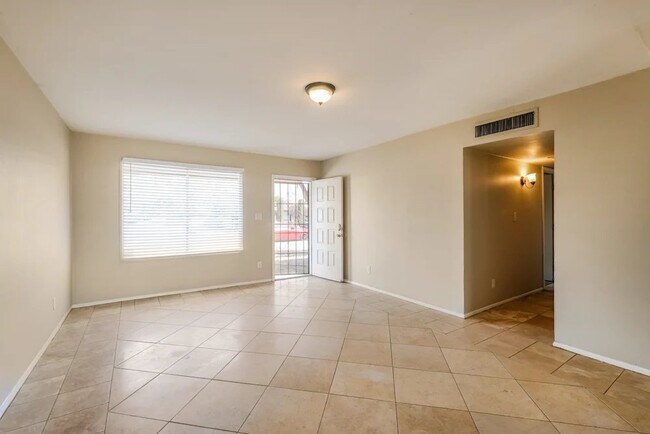 Foto del edificio - 3154 N 64th Dr