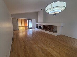 Building Photo - 3118 E Macenroe Ln