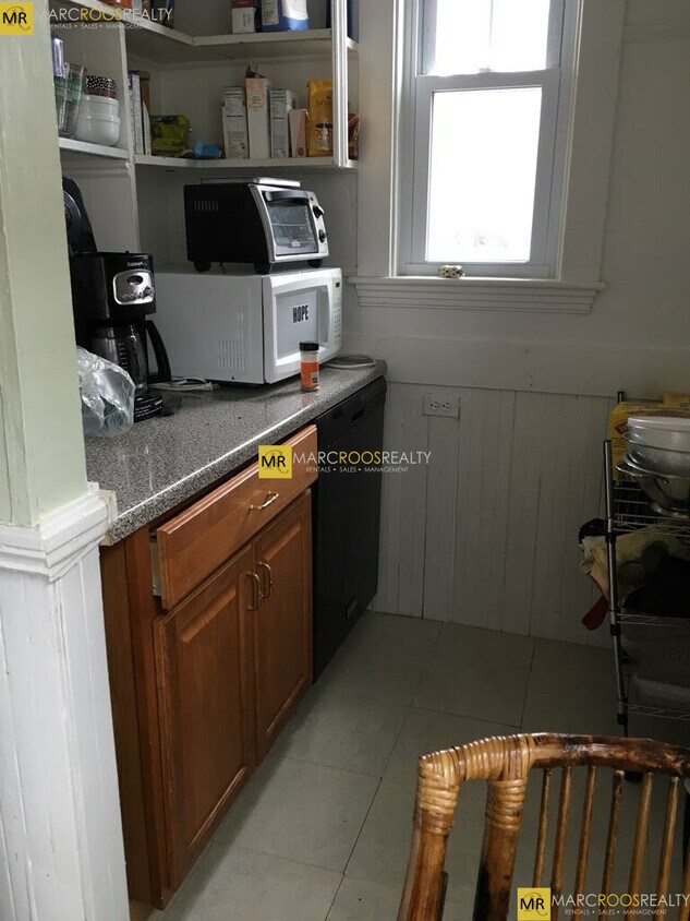 Primary Photo - 106 W Adams St