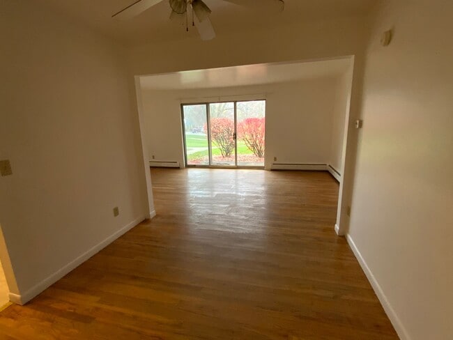 Building Photo - 1201 Island Dr