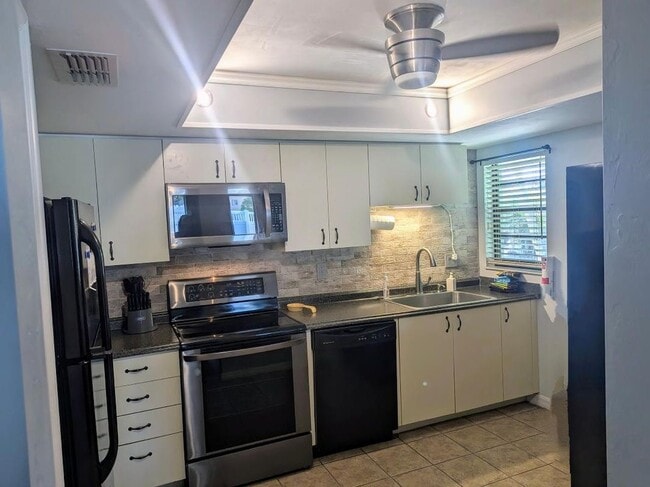 Foto del edificio - 715 SE 47th St