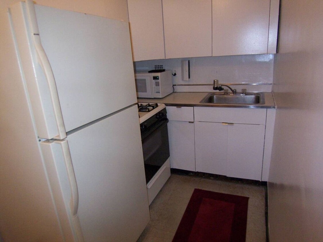 Building Photo - Foggy Bottom Spacious Studio, Utilities In...