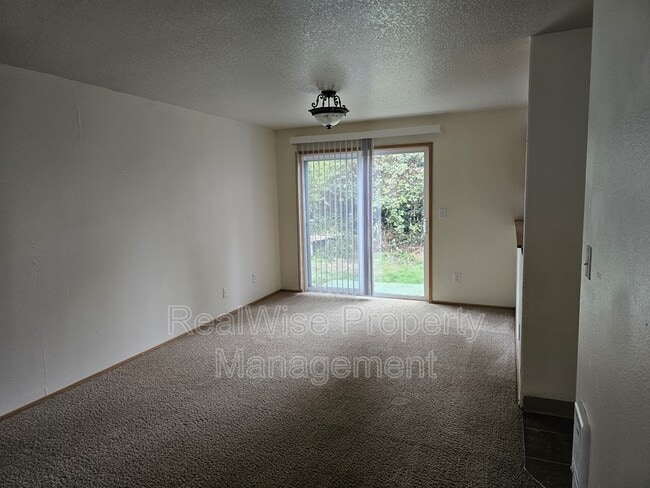 Foto del edificio - 6101 NE 44th Cir