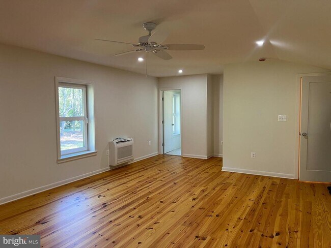 Foto del edificio - 48 Waller Point Dr