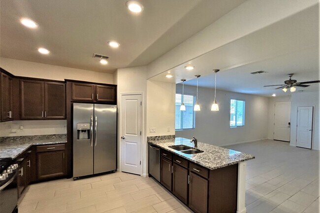 Building Photo - 3425 W Alta Vista Rd