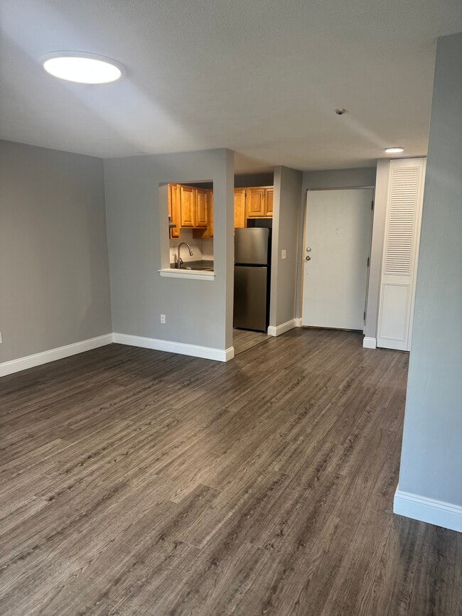 Building Photo - Towne House Apartments