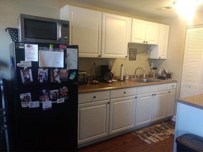 Building Photo - 812 Suismon St