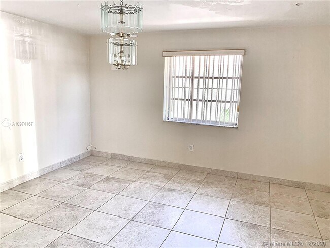 Foto del edificio - 2814 SW 7th St