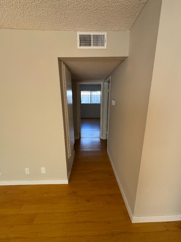 Building Photo - 544 E Tujunga Ave