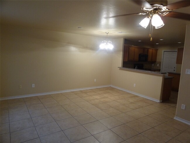 Building Photo - 1554 Village Way Dr
