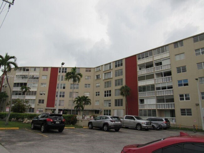Building Photo - 1475 NE 125th Terrace