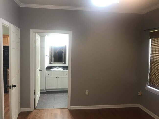 Foto del edificio - Lake Edge Too Condos – Unit 3A, 1 Bedroom - 1 Bath Condo