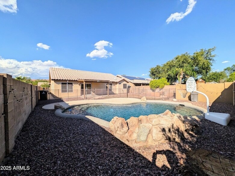 Foto principal - 8639 W Fullam St