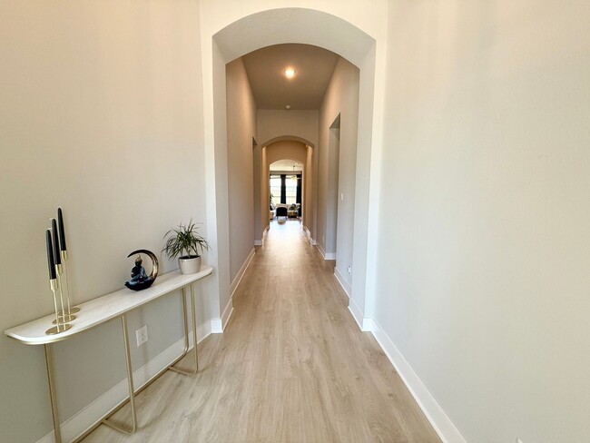 Building Photo - Beautiful 4-Bedroom Home with Open Layout ...