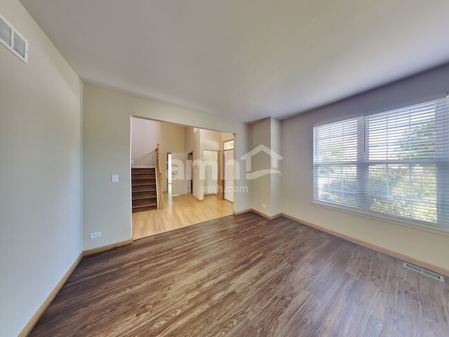 Building Photo - 1007 Angelica Cir