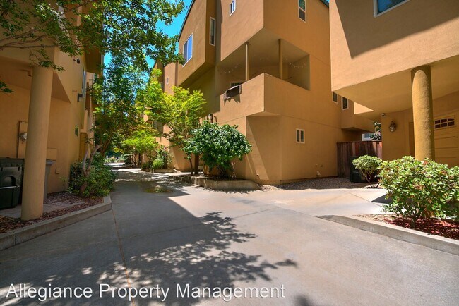 Building Photo - 2 br, 2.5 bath House - 2204 Davini Ln