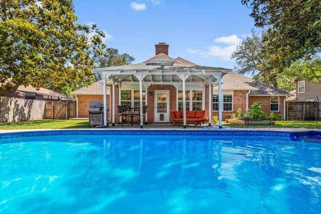 Building Photo - 508 Garden Oaks Cove