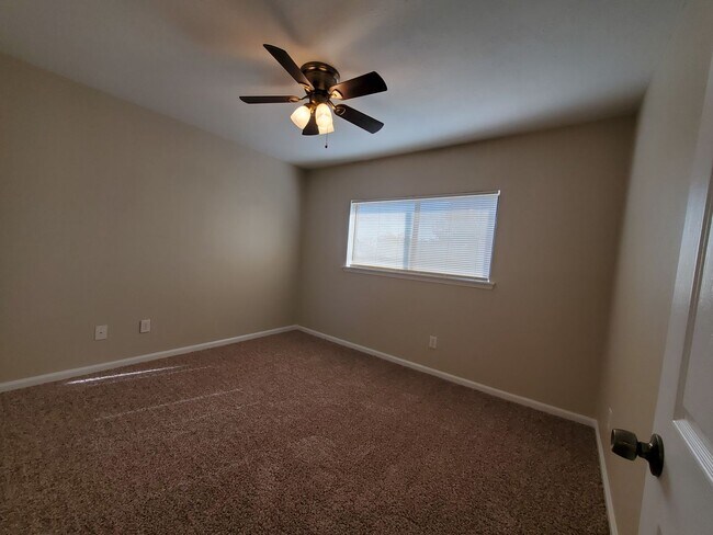 Foto del edificio - 2 Bed, 1 Bath Townhome-Style Fourplex