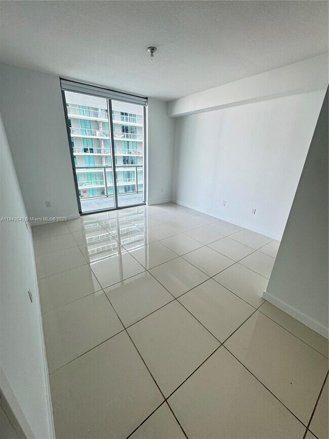 Foto del edificio - 79 SW 12th St
