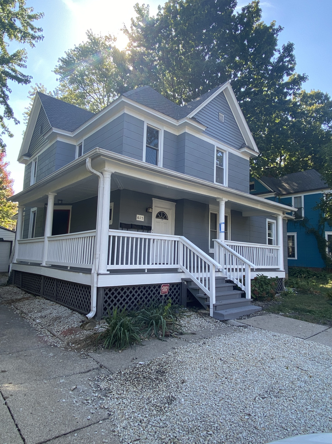 Building Photo - 615 W White St