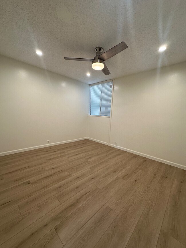 Foto del edificio - 537 Evergreen St