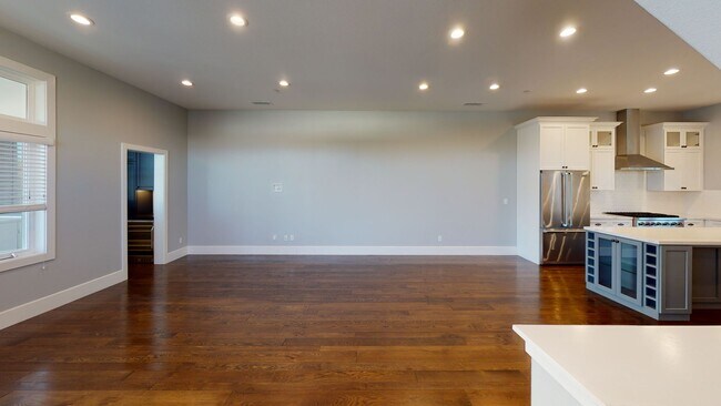 Foto del edificio - Updated 3 Bedroom (+ bonus room), 3.5 bath...