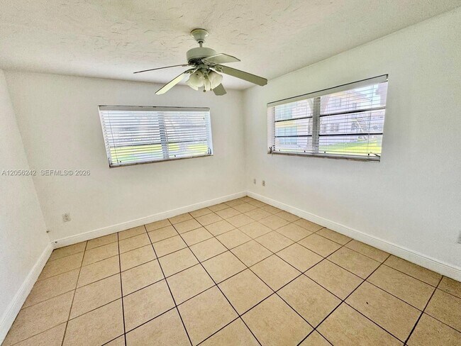 Foto del edificio - 7348 SW 82nd St
