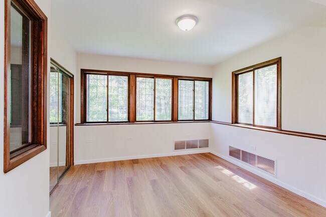 Dormitorio - 5131 S Blackstone Ave