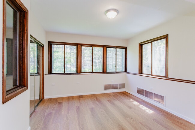 Bedroom - 5131 S Blackstone Ave