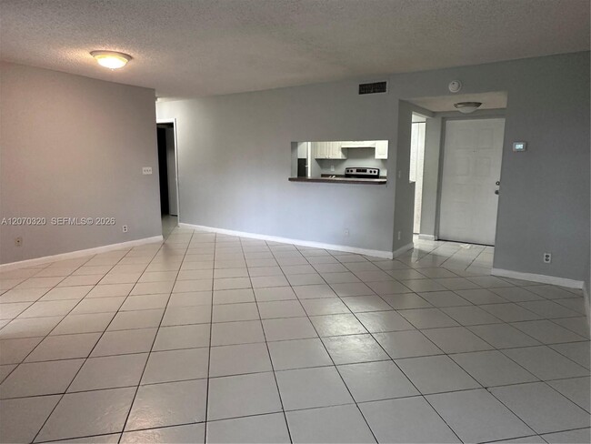 Building Photo - 9755 Westview Dr