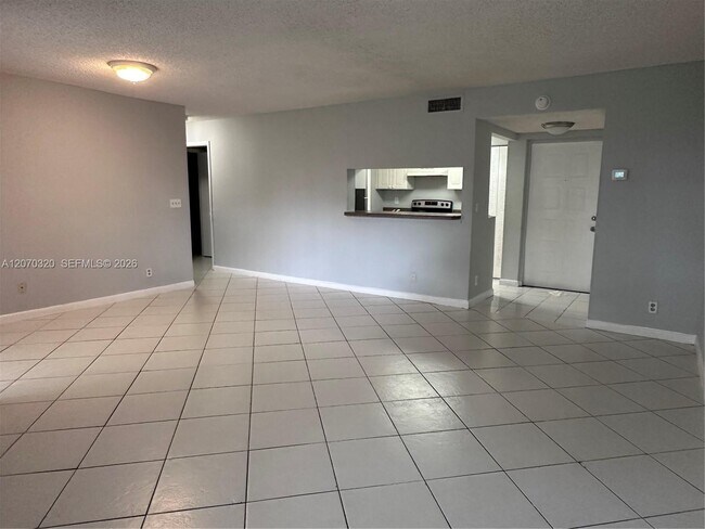 Foto del edificio - 9755 Westview Dr
