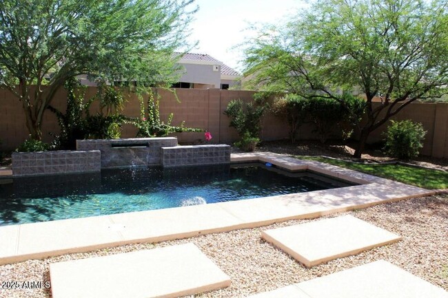 Foto del edificio - 42041 W Carlisle Ln