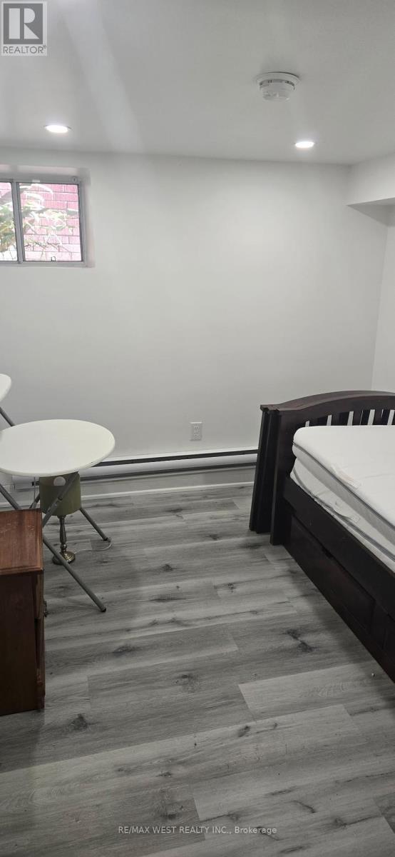 Photo du bâtiment - 450 Glenlake Ave