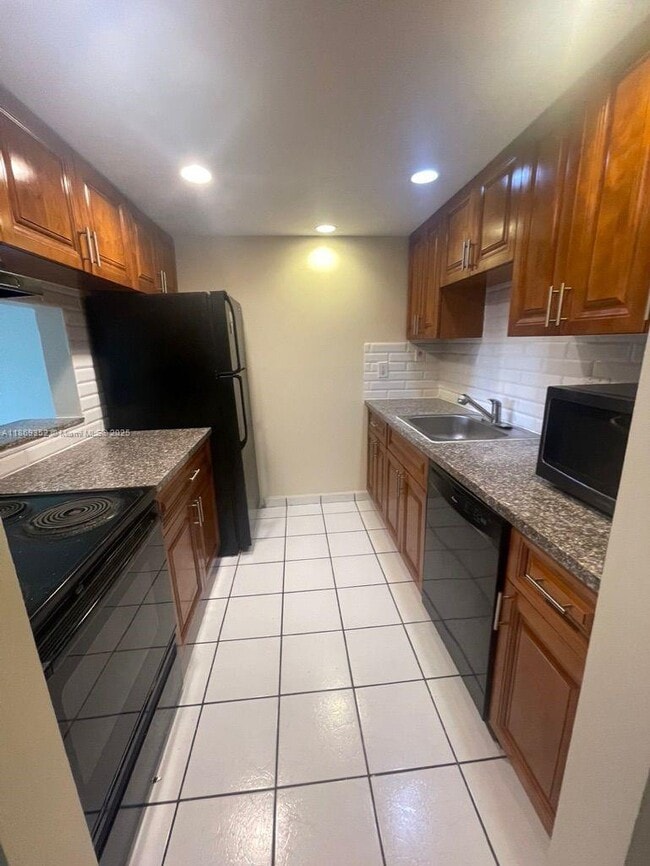 Building Photo - 14201 N Kendall Dr