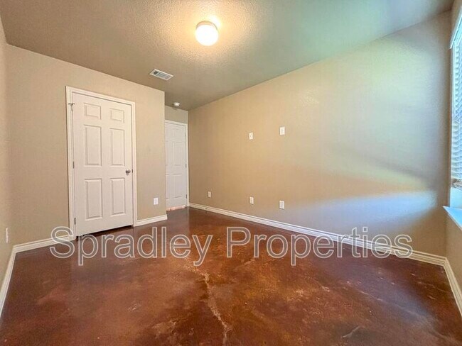 Building Photo - 1040 Mason Dr