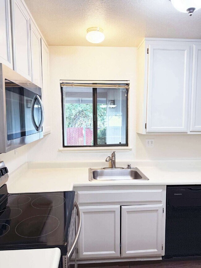 Foto del edificio - Single-Level Sonoma Living Less Than a Mile from the Historic Plaza