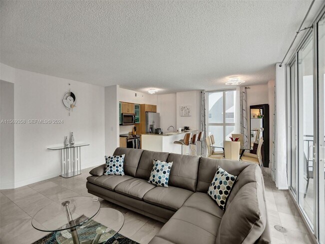 Foto del edificio - 17555 Atlantic Blvd