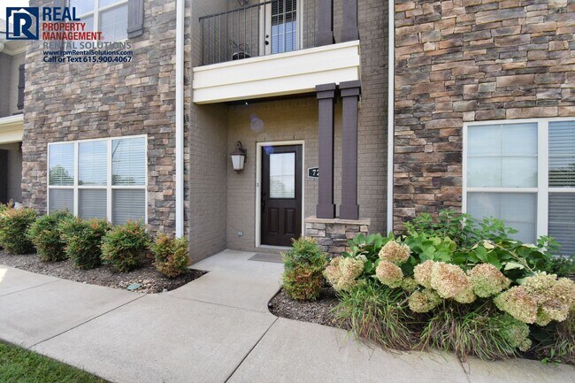 Foto del edificio - Gorgeous 3BR luxury Murfreesboro townhome ...