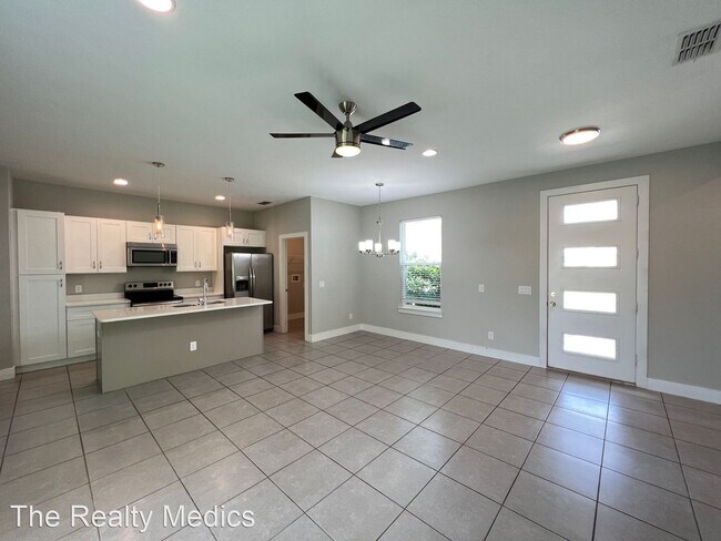 Building Photo - 4 br, 2 bath House - 206 Elm Ct