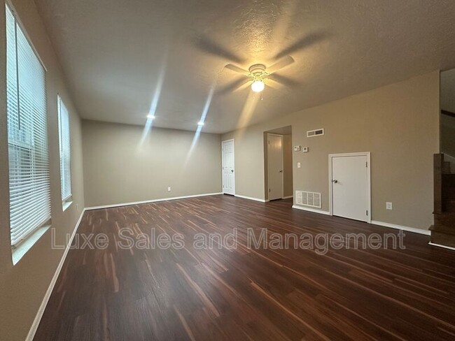 Building Photo - 6004 NW Expressway