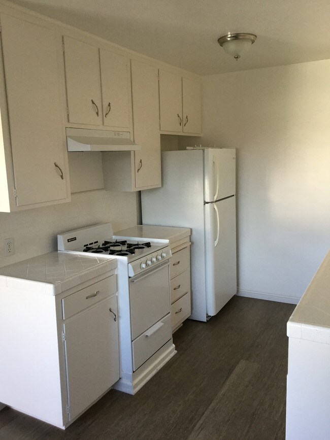 KITCHEN - 921 Arlington Ave