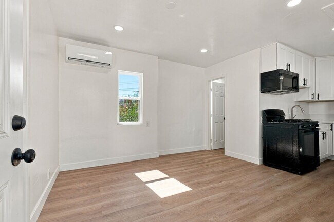 Foto del edificio - 2641 E 18th St