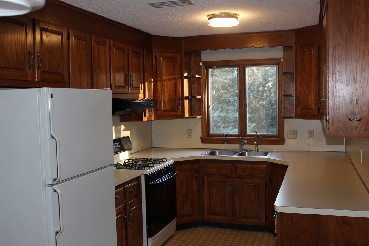 Primary Photo - 141 Pierremount Ave