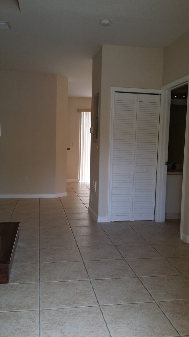 view from entry - 2719 SE 15th Pl