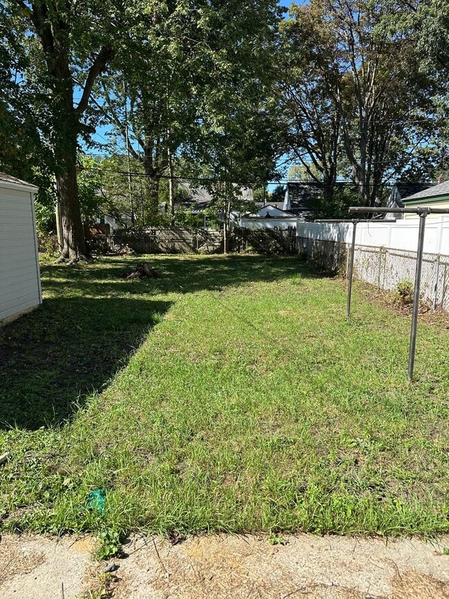 Foto del edificio - Renovated 2 bedroom / 1 bath house with 2 car garage