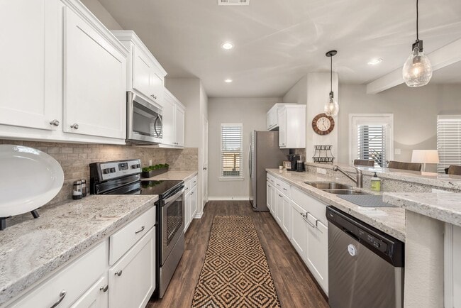 Building Photo - 4/4.5 in Pershing Pointe Townhomes! Availa...