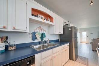 Building Photo - 510 Oyster St