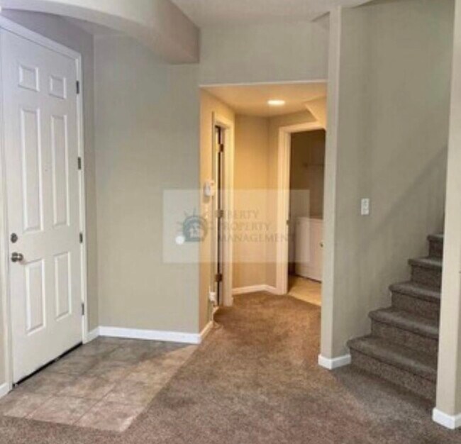 Building Photo - 656 Queensland Cir